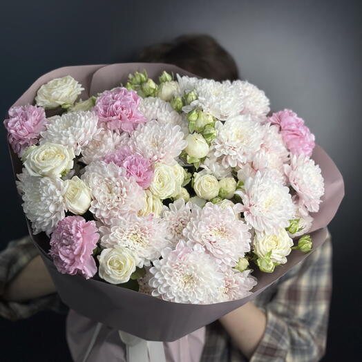 Воздушный сборный букет из кустовых роз и хризантем💖