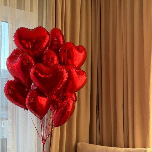 Красные сердца в связке