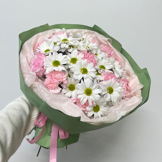 Букет с ромашкой и диантусами 🌸