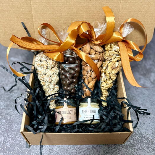 Подарочный набор мужчине,коллеге,папе,дедушке,другу/Сладкий подарок на день рождения, девушке,подруге/Орехи,мёд