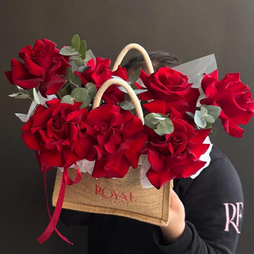 Сумочка из красных роз
