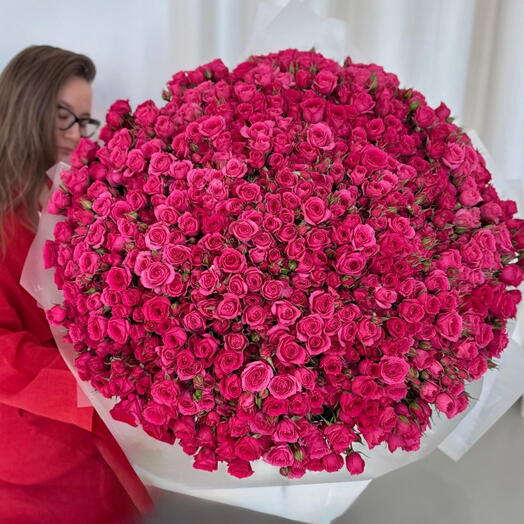 БУКЕТ Гигант из 151 кустовой розы