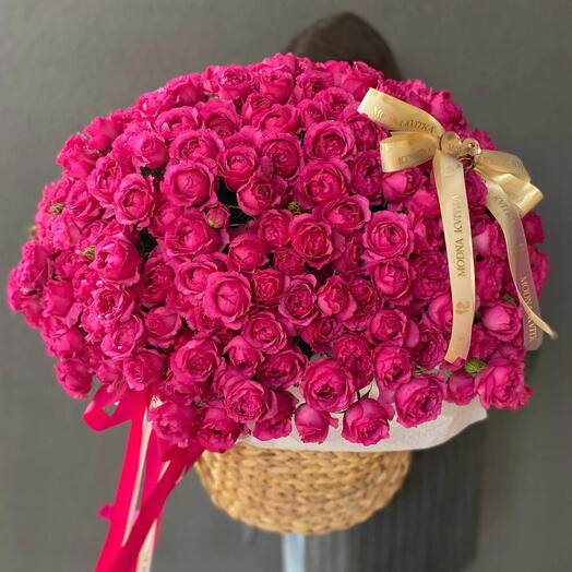Корзина с кустовыми розами «Идеальный подарок» Buyr Flowers