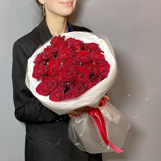 Классика 🌹 Воздушный букет красных кустовых роз (9 шт)