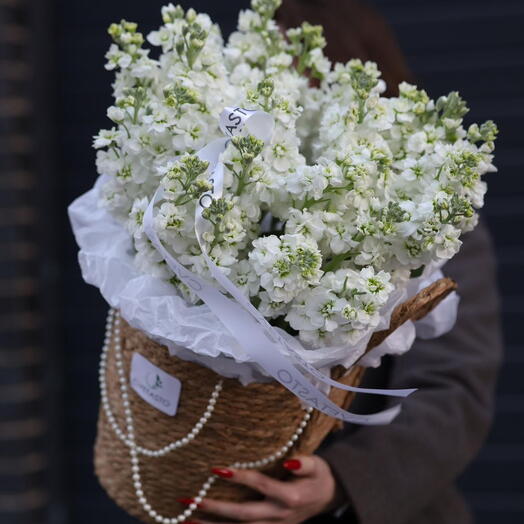 Корзина с маттиолой