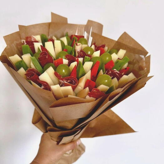 Gourmet Bouquet "Royal Tasting": 3 Cheeses, Iberian Ham and Grapes