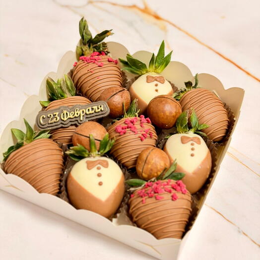 Клубника 🍓 Ко дню защитника отечества