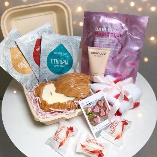 Подарочный набор «Французское утро» с аромосвечой в виде круассана 🥐