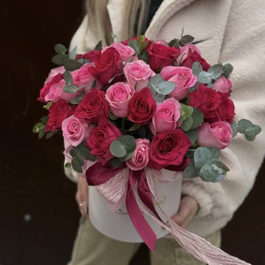Яркий микс роз в коробке🌹45шт