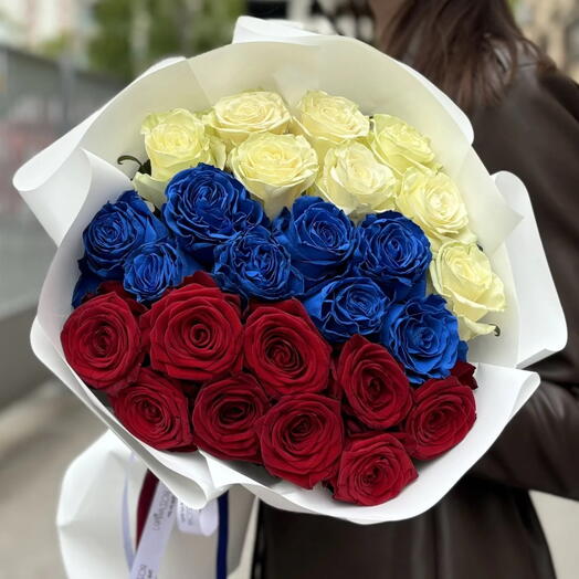 Букет из 25 роз триколор