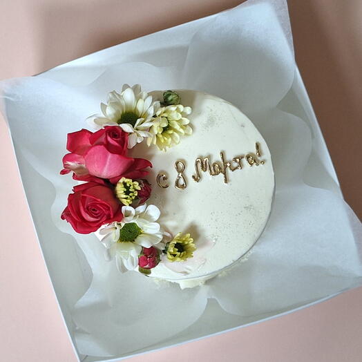 Бенто-торт к 8 Марта с розами и хризантемами
