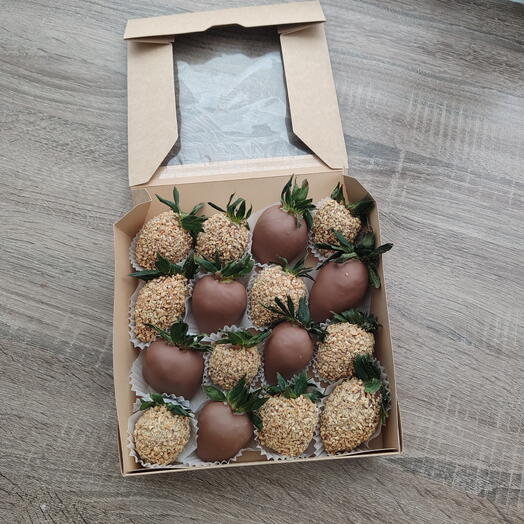 Клубника в шоко с арахисом