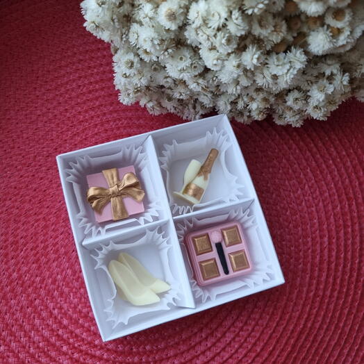 Шоколадные конфеты из белого и клубничного шоколада 🍫