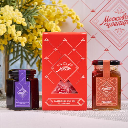 Набор чайный с вареньем из черники и гречишным медом в подарочном пакете