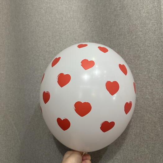 Шар белый в сердечко