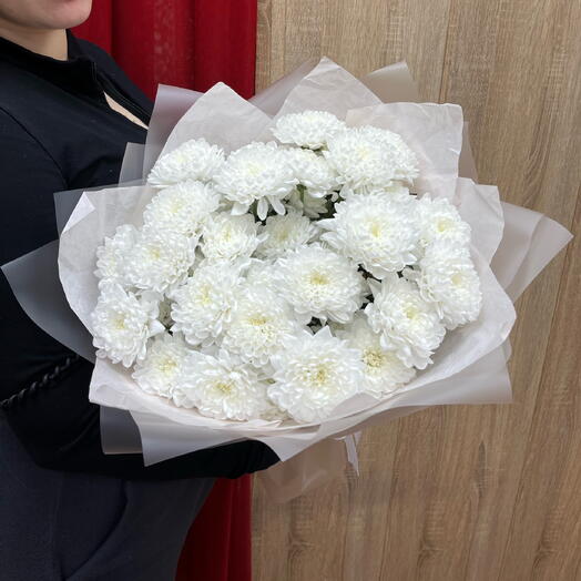 Букет из 7 белых кустовых хризантем
