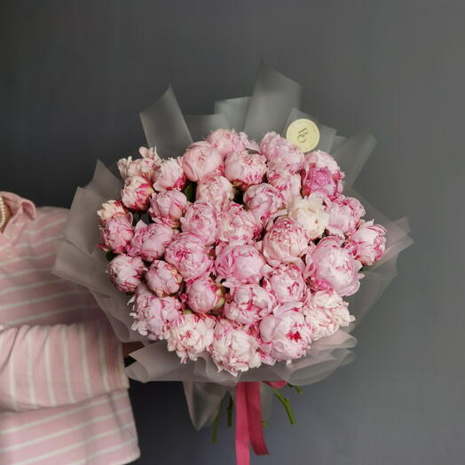 Моно из 35 розовых пионов