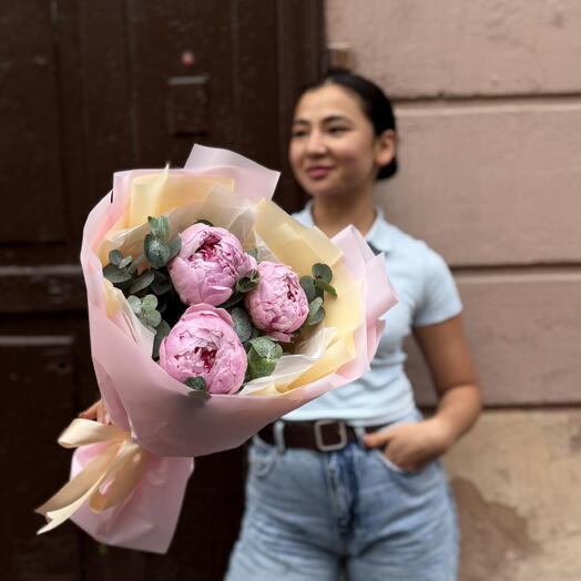 Букет «Французская сказка» пионы Сара Бернар с пышной упаковкой 💕