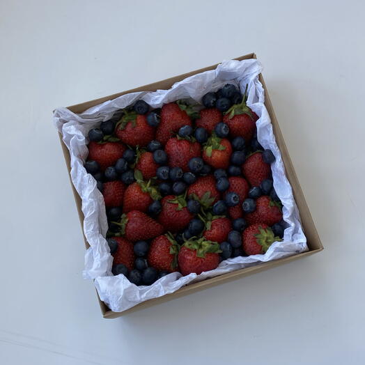 «Ягодные Дали» Спелая клубника и голубика 🍓 🫐 Сладкий бокс в подарок