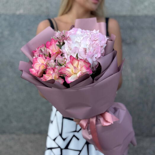 Букет «облако в розовом дыме» 🩷🌸 с французскими розами, гортензией и альстромерией 🌿