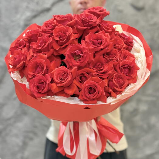 Алые розы 25 шт французские