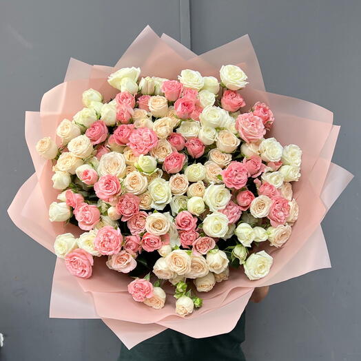 Букет из пионовидных кустовых роз 💛🤍🩷
