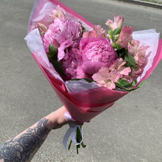 Букет летнего цветка из Пионов и Альстромерий 🌸