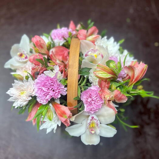 Праздничная корзина 💐 (хризантема, орхидея, альстромерия, гвоздика)