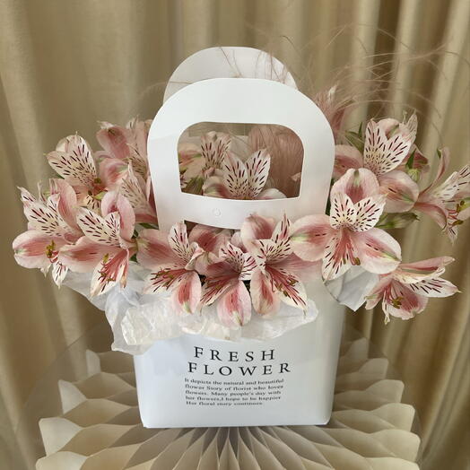 Воздушная альстромерия в сумочке 🌸