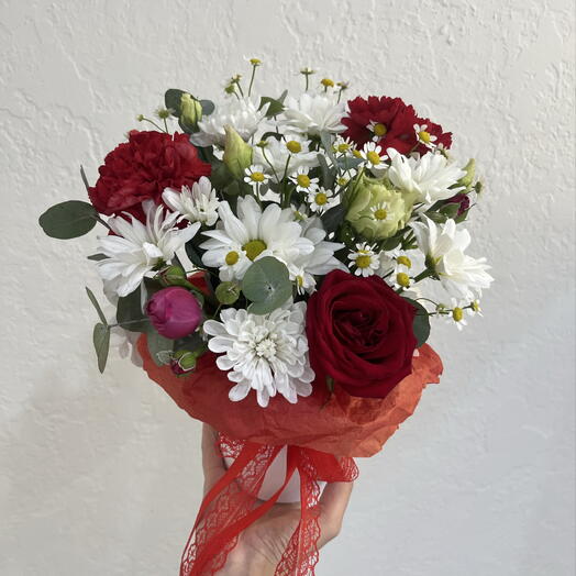 Красная коробочка из цветов 🌹