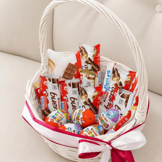 Корзинка с конфетами Kinder