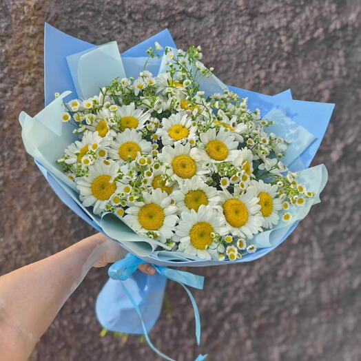 Букет из ромашек больших и кустовые