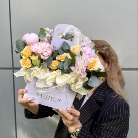 «Цветы, чтобы помнить обо мне» 💌из пионов сорта Сара Бернар и кустовых желтых роз 🌼🎀