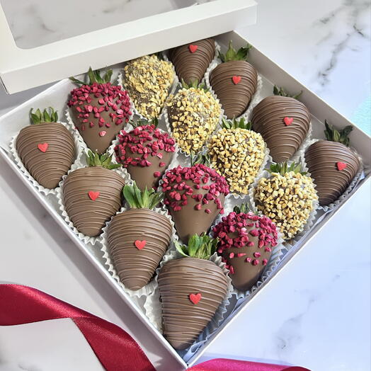 Клубника в шоколаде Ассорти