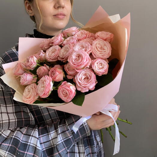 Кустовые розовые розы 7