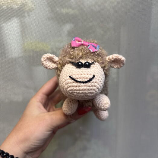 Овечка с бантиком ручной работы бежевая