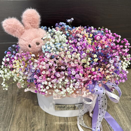 Шикарная композиция с радужной гипсофилой с зайчиком 💕