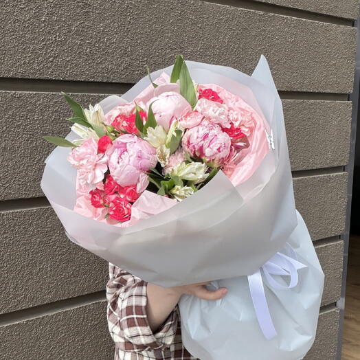 Классический летний букет с пионами