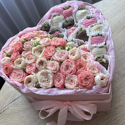 Бокс сердце с кустовой розой и клубникой в шоколаде 🍓🌸подарок на 8 марта 🌸