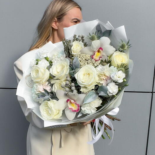 Букет Белоснежный с Орхидеями и розами. Авторский букет 538. Leoraflowers