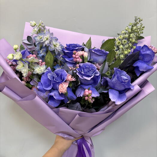 Лавандовый букет из сиреневых роз и дельфиниума 💜