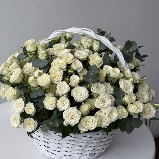 Корзина с белыми пионовидными розами (XL)