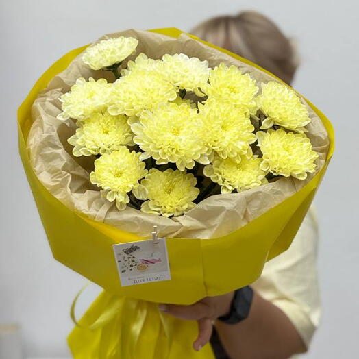 Букет из 3х желтых кустовых хризантем