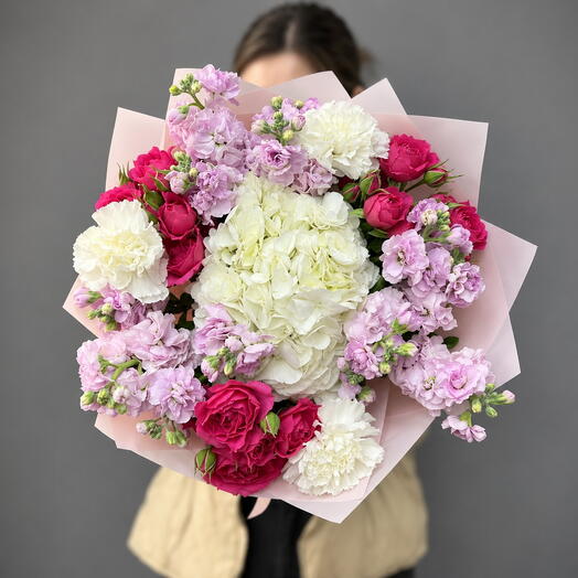 Авторский букет с гортензией, розами и ароматной маттиолой 🌸