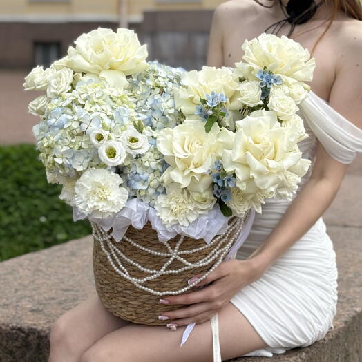 Воздушная корзина с розами 🦋🤍