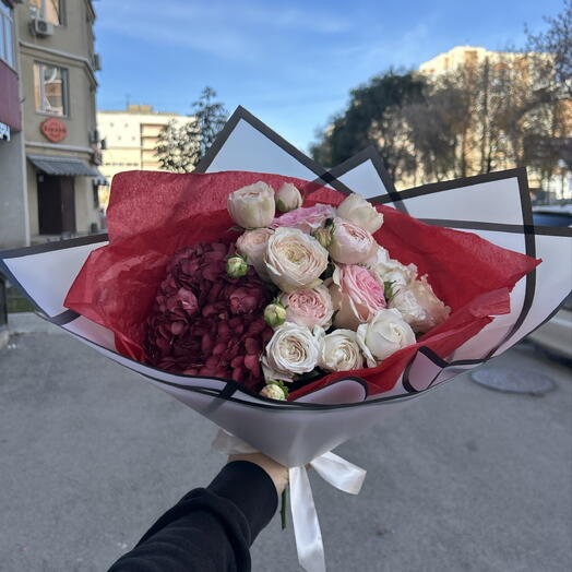 Гортензия и розочки пионовидные