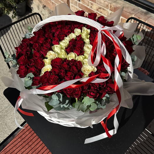 Корзина из 125 роз
