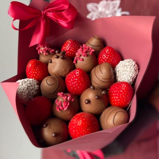 Strawberry bouquet Klubnika Bar milk chocolate