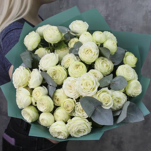 Bouquet of 11 white peony-shaped bush roses "Creamy"