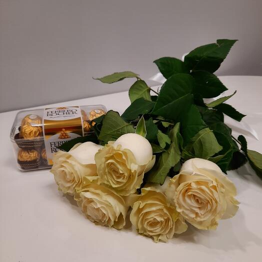 Подарочный набор 5 белых роз и ферерро